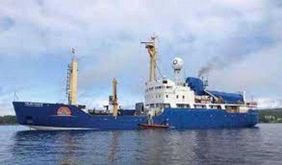 Kapal Polar Prince, kapal pemandu kapal selam Titan Kapal Polar Prince, kapal pemandu kapal selam Titan