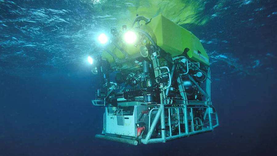 Salah satu ROV (kendaraan operasi jarak jauh) yang mencari Titan Salah satu ROV (kendaraan operasi jarak jauh) yang mencari Titan