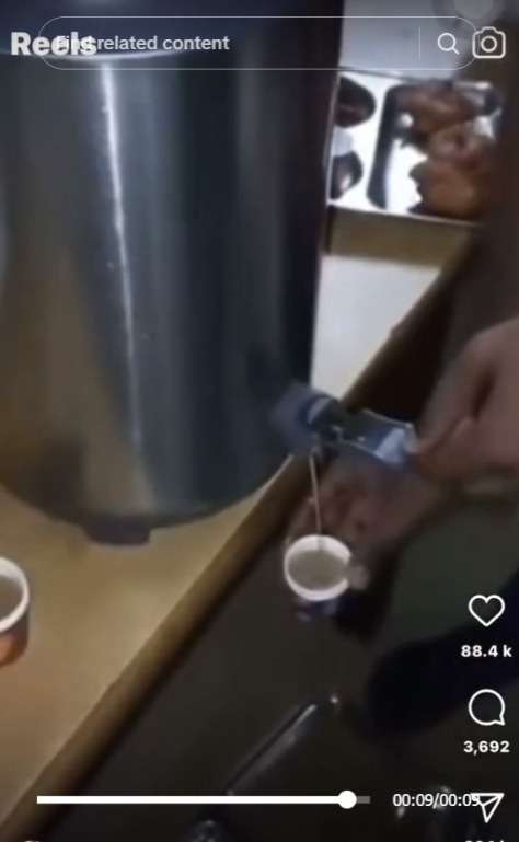 Nyeduh Kopi di Termos ini Auto Melek saat Melihat Hewan Kecil Terselip pada Tuasnya