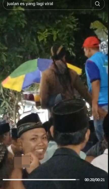 Strategi Unik Penjual Es Marah-Marah, Menyorot Perhatian dan Membuat Tertawa Orang di Sekitarnya