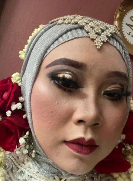 Salah pilih MUA pas acara unduh mantu.