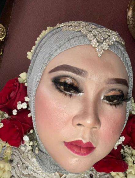 Salah pilih MUA pas acara unduh mantu.