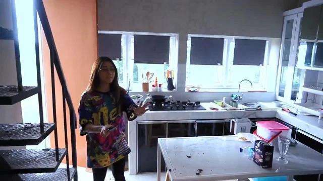 Potret rumah pedangdut koplo di kampung.