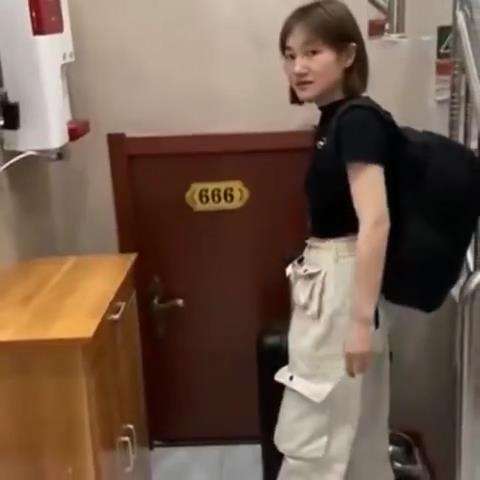 Kamar penginapan paling kecil dan super sempit.