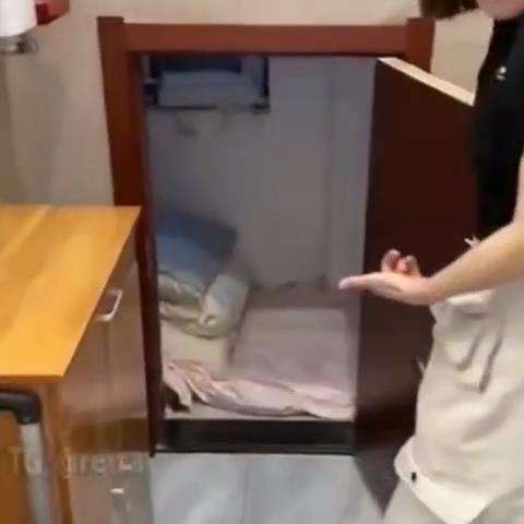 Kamar penginapan paling kecil dan super sempit.