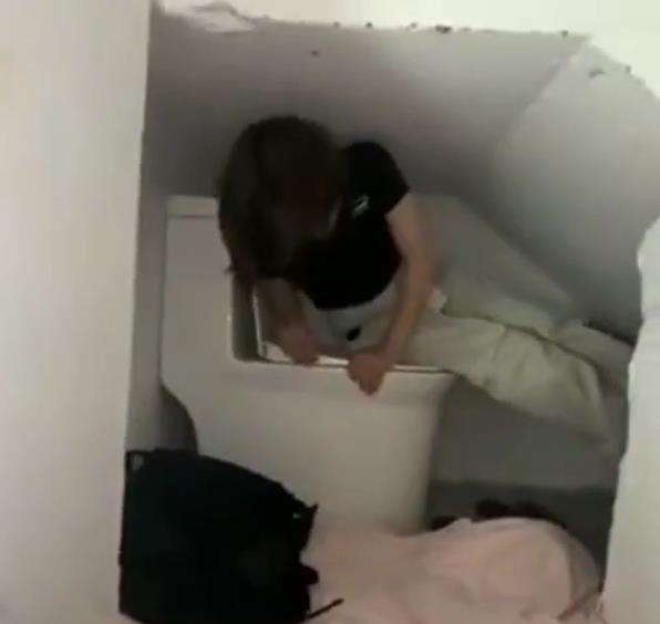Kamar penginapan paling kecil dan super sempit.