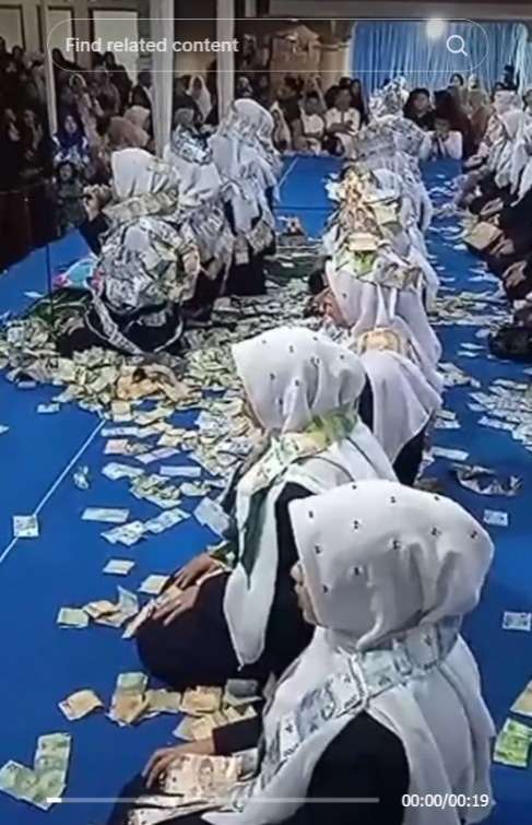 Momen Unik Saweran Santri Hingga Panggung Penuh Uang Berserakan