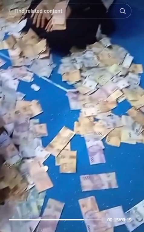 Momen Unik Saweran Santri Hingga Panggung Penuh Uang Berserakan
