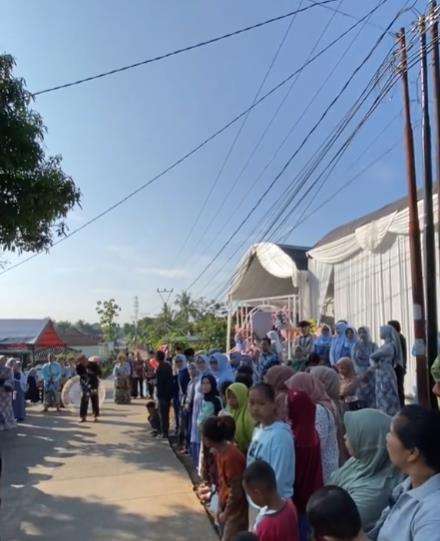 Viral iring-iringan rombongan pengantar pengantin pria capai 1.000 orang.