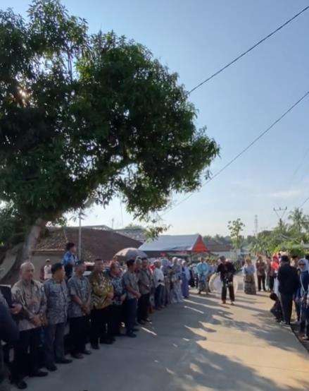 Viral iring-iringan rombongan pengantar pengantin pria capai 1.000 orang.