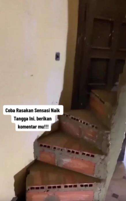 Desain tangga ekstrem, bikin pusing dan mual.