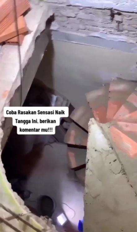 Desain tangga ekstrem, bikin pusing dan mual.