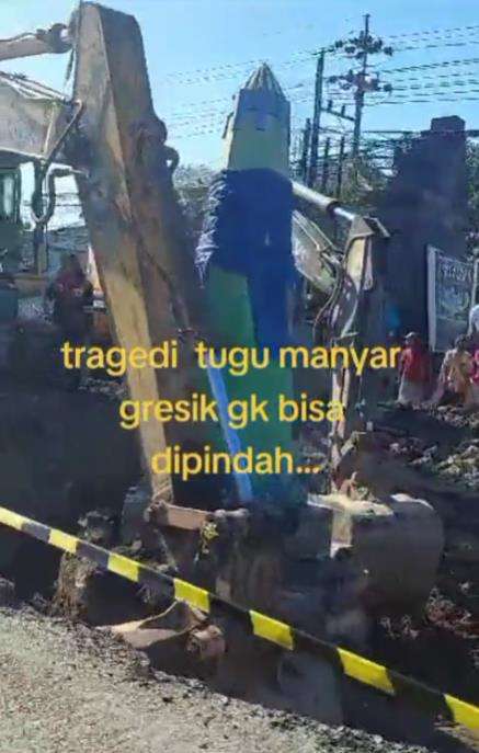 Viral tugu sulit dipindahkan meski sudah pakai alat berat.