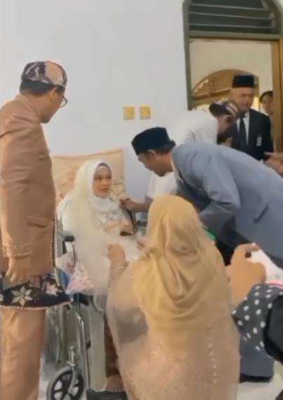 Mengharukan pengantin wanita meninggal 12 hari setelah menikah dalam kondisi sakit.