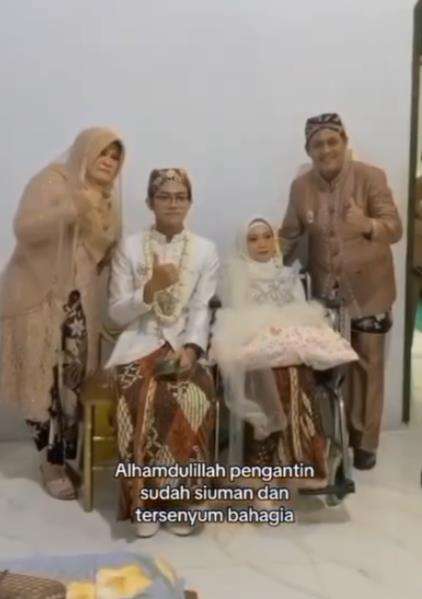 Mengharukan pengantin wanita meninggal 12 hari setelah menikah dalam kondisi sakit.