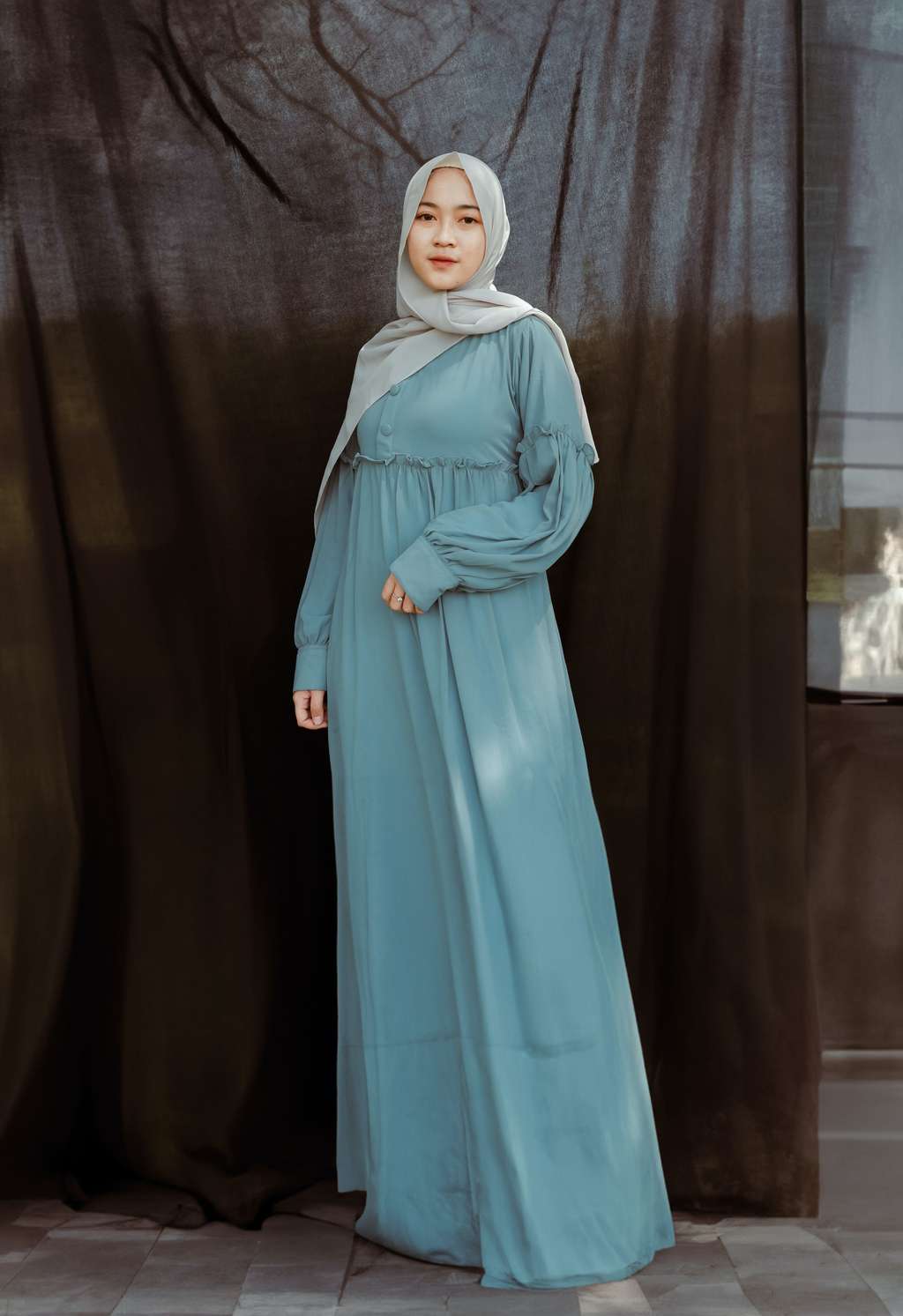 4 Inspirasi Gamis yang Bikin Tampilan Semakin Cantik dan Anggun, Cobain Yuk!