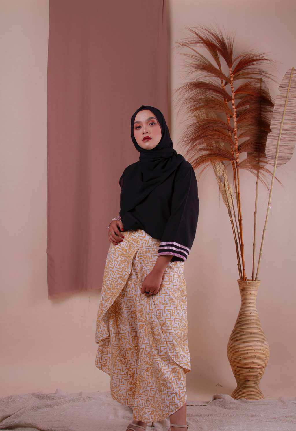 4 Inspirasi Gamis yang Bikin Tampilan Semakin Cantik dan Anggun, Cobain Yuk!