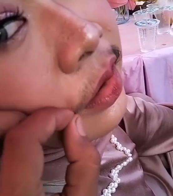 Viral wanita berkumis tebal.
