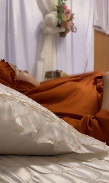 Pengantin wanita lupa kalau suaminya sudah halal.