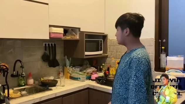 Perbedaan Kontrakan Jirayut di Jakarta dan Rumahnya di Thailand, Sederhana dan Tampak Nyaman