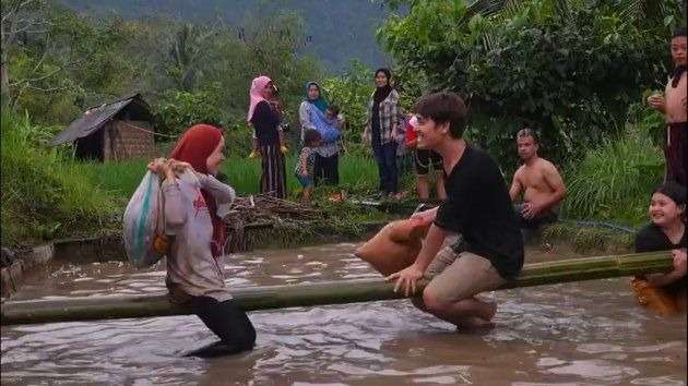 Potret Kesederhanaan Lesti Kejora, Main di Sawah dan Empang saat Pulang Kampung