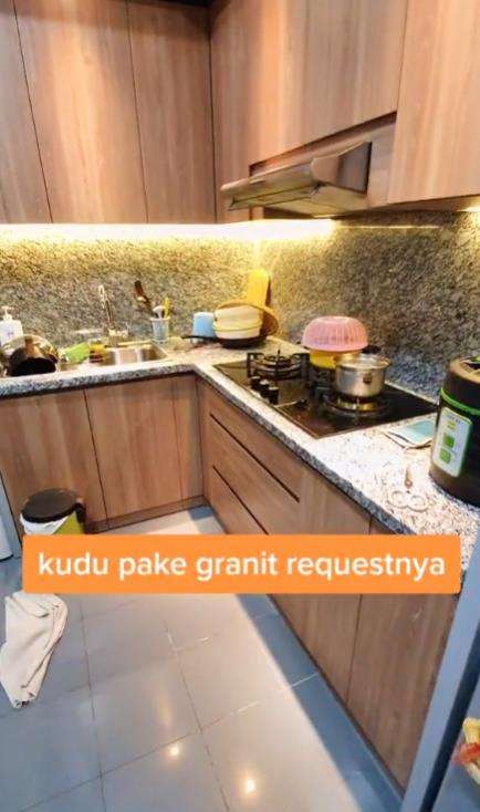 Makeover dapur mama yang semrawut dan berantakan jadi cantik estetik.