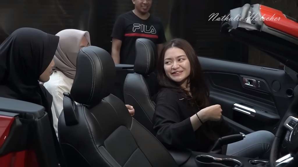 Perdana Unggah Vlog di Youtube Tanpa Hijab, Nathalie Holscher Review Mobil Sport Baru Miliknya