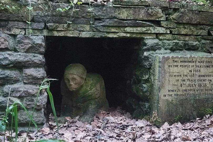 Penampakan hantu di sekitar Tugu Huskar Pit, South Yorkshire, Inggris.