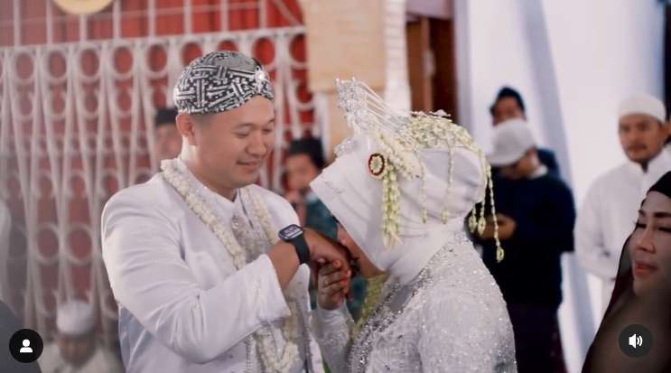 Potret pernikahan Meldi dan Inggil