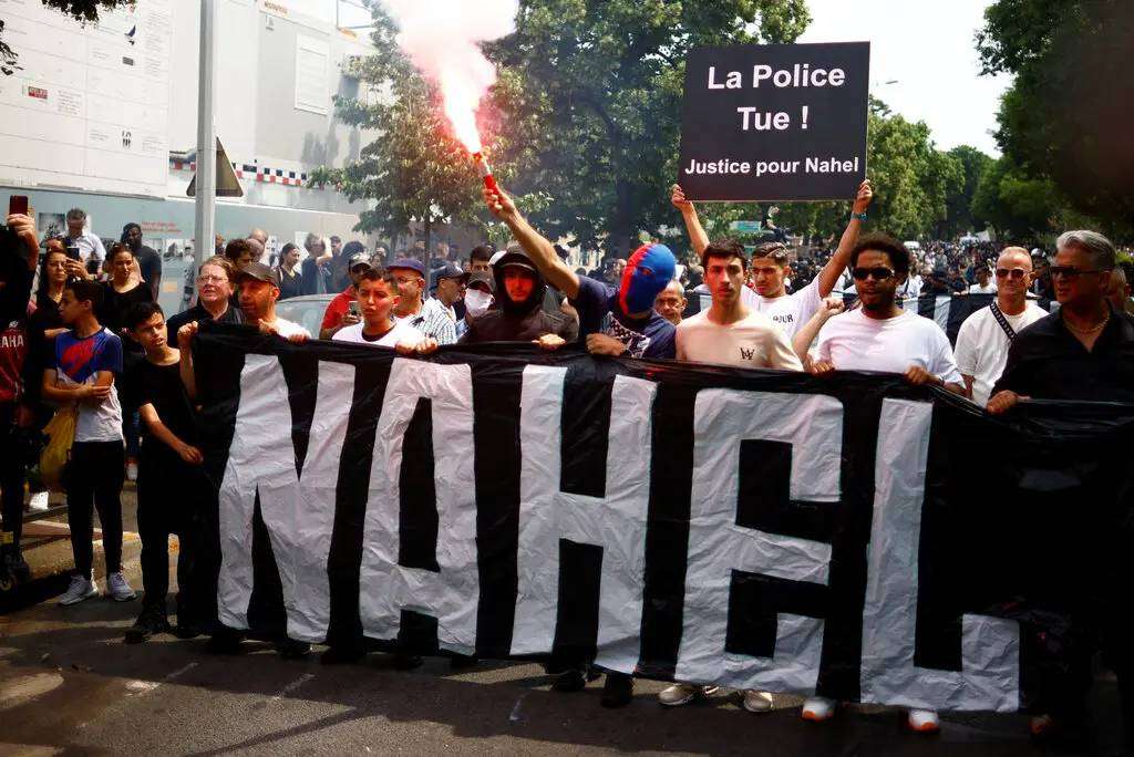 Solidaritas warga Paris atas tewasnya Nahel