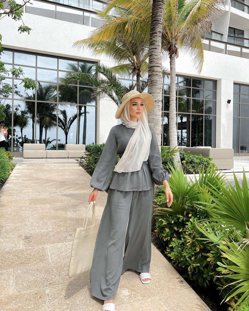 Outfit nyaman ke pantai