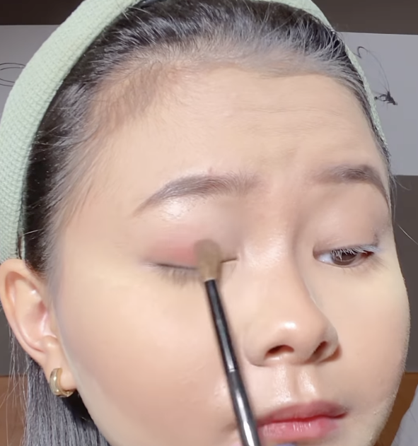 Memakai Eyeshadow