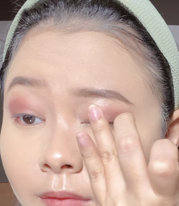 Memakai Eyeshadow