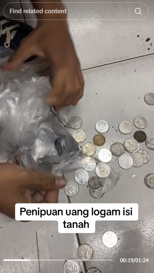 Apes! Pria Terima Tukar Uang Logam di Plastik, Ternyata Berisi Tanah Koin Hanya Dipermukaan Saja