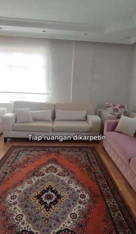 Beda rumah di Turki dan Indonesia.