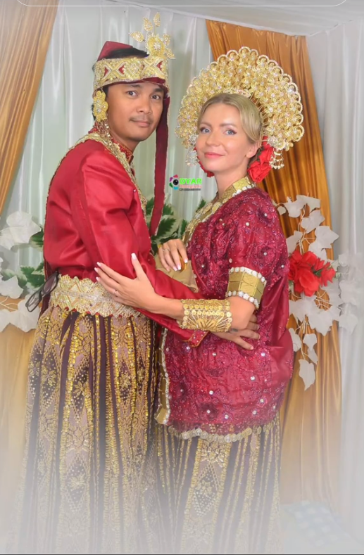 Viral Wanita Polandia Nikah dengan Pria Sinjai, Keluarga Bule Datang Duduk Lesehan Jadi Sorotan