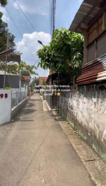 Potret rumah tua dalam gang sempit di Jakarta Selatan