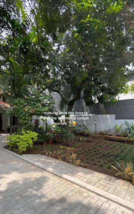 Potret rumah tua dalam gang sempit di Jakarta Selatan
