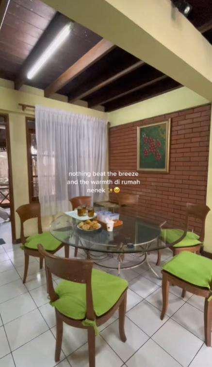 Potret rumah tua dalam gang sempit di Jakarta Selatan