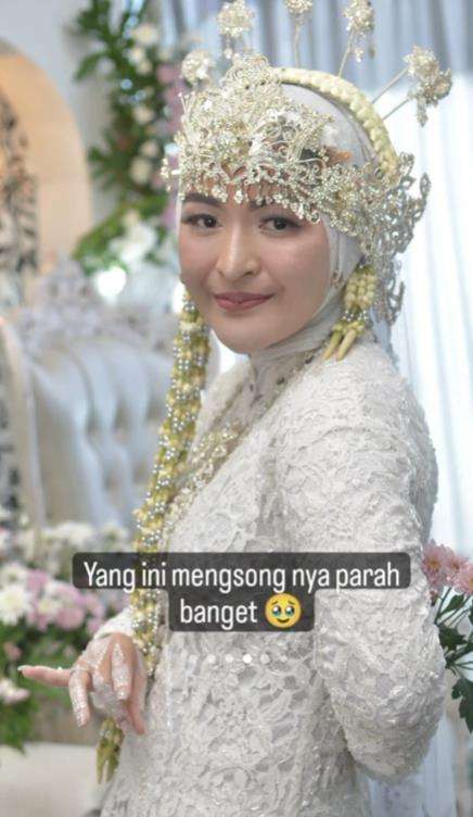 Pengantin wanita kecewa pakai MUA pilihan orangtua.