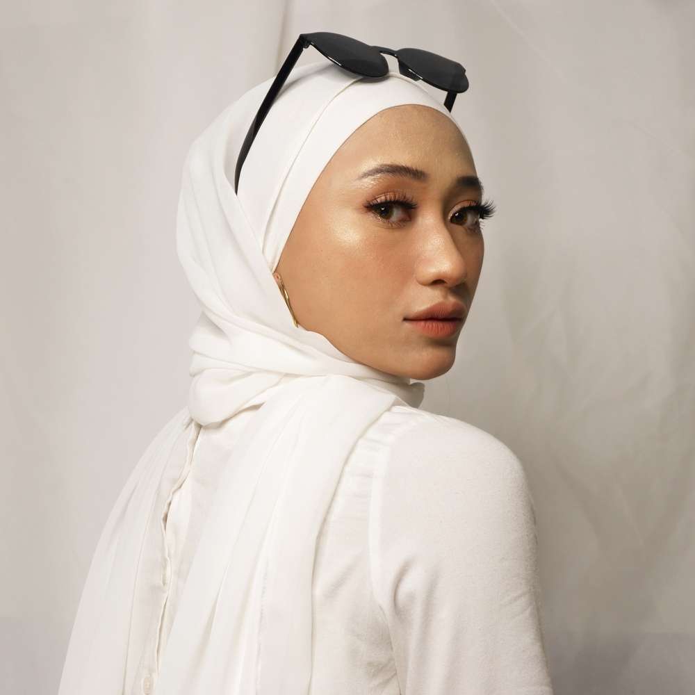 Memakai Baju Putih
