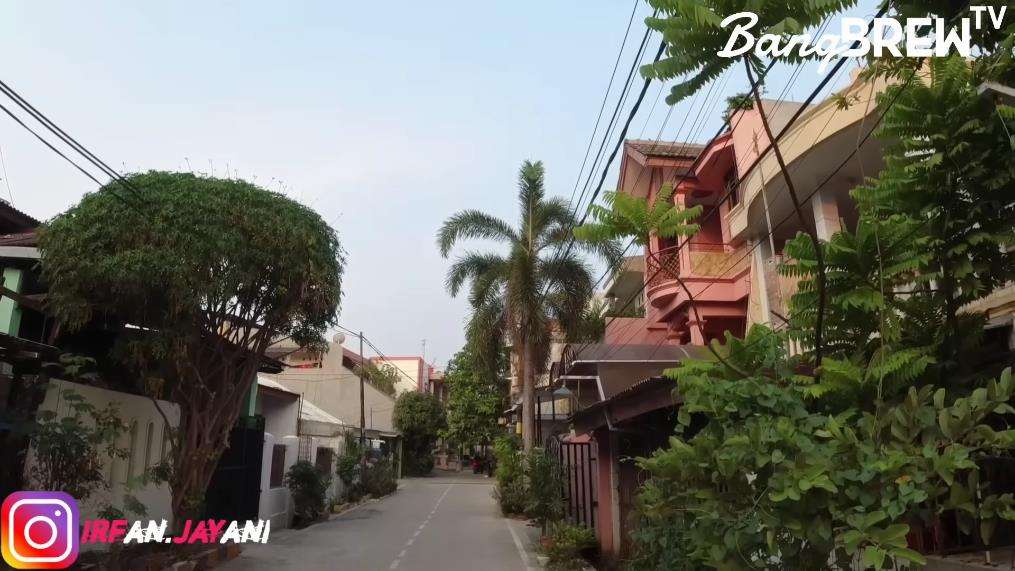Potret rumah Mbak Putri yang hidup tanpa air bersih dan listrik di Jakarta Utara.