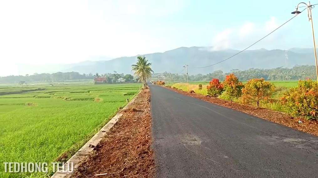 Potret pemandangan desa yang mirip dengan lukisan.