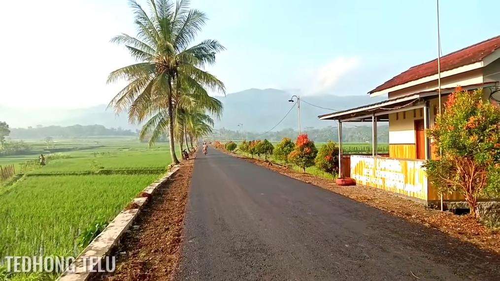 Potret pemandangan desa yang mirip dengan lukisan.