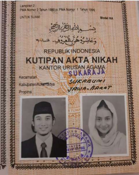 Pas foto Cindy Fatikasari dan Teuku Firmansyah