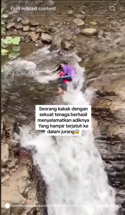 Detik-Detik Menegangkan Kakak Tolong Adiknya Hampir Jatuh ke Jurang Tinggi, Bikin Deg-Degan