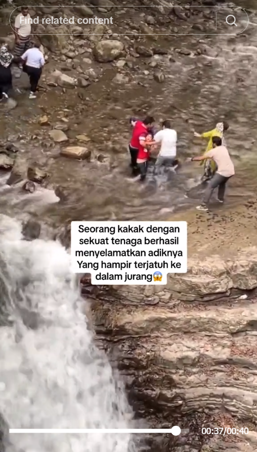 Detik-Detik Menegangkan Kakak Tolong Adiknya Hampir Jatuh ke Jurang Tinggi, Bikin Deg-Degan