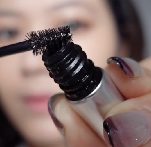 Memakai Brow Mascara