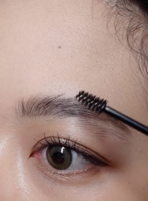 Memakai Brow Mascara