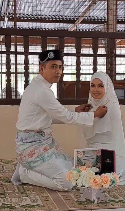 Kisah pengantin wanita cacat terharu dapat suami baik dan perhatian.